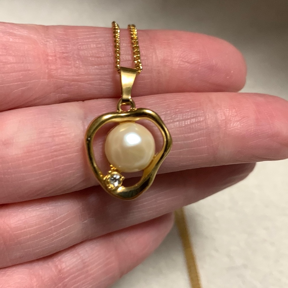 Beautiful pearl and gold necklace